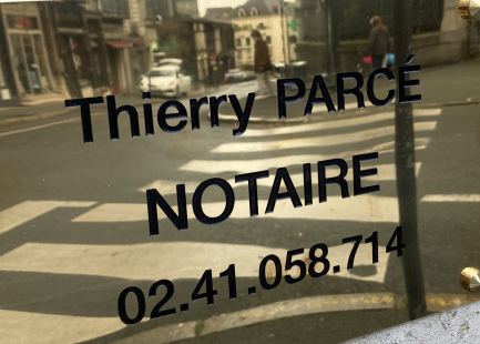 Angers notaire anglais dynamique réactif rendez-vous rapide famille